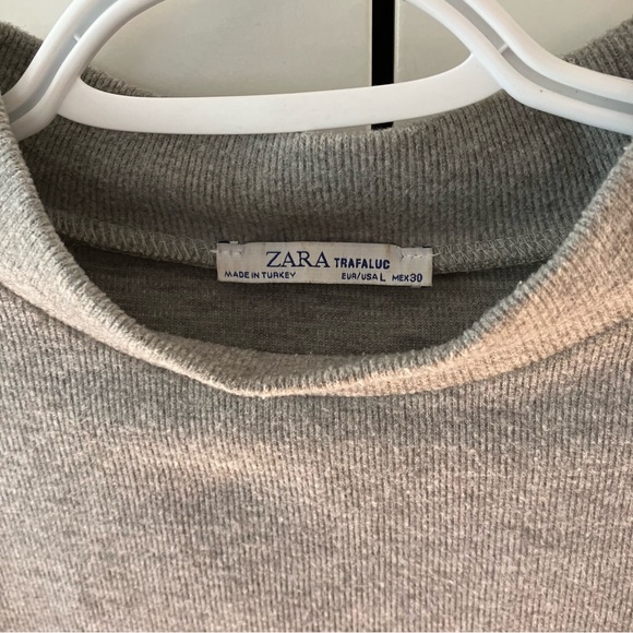 Cropped turtleneck tee - Picture 3 of 4